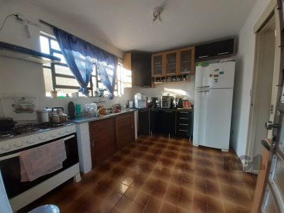 Casa à venda com 254m², 3 quartos, 1 suíte, 4 vagas no bairro Medianeira em Porto Alegre - Foto 7