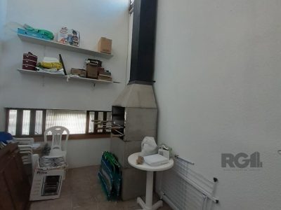 Casa à venda com 254m², 3 quartos, 1 suíte, 4 vagas no bairro Medianeira em Porto Alegre - Foto 8