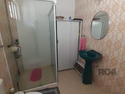 Casa à venda com 254m², 3 quartos, 1 suíte, 4 vagas no bairro Medianeira em Porto Alegre - Foto 10