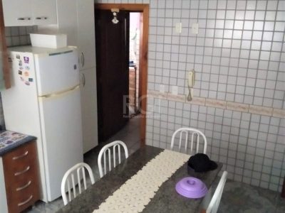 Casa à venda com 190m², 3 quartos, 1 suíte, 1 vaga no bairro Tristeza em Porto Alegre - Foto 4