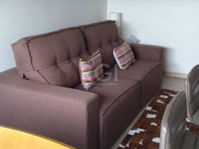 Apartamento à venda com 69m², 3 quartos, 1 suíte, 1 vaga no bairro Jardim Planalto em Porto Alegre - Foto 2