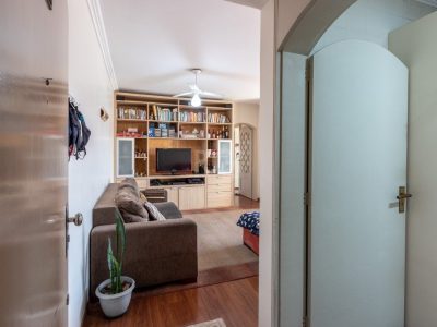 Apartamento à venda com 107m², 3 quartos, 1 suíte, 1 vaga no bairro Cristal em Porto Alegre - Foto 2