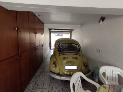 Casa à venda com 200m², 4 quartos, 1 suíte, 3 vagas no bairro Ipanema em Porto Alegre - Foto 3