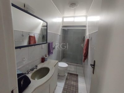 Casa à venda com 200m², 4 quartos, 1 suíte, 3 vagas no bairro Ipanema em Porto Alegre - Foto 11