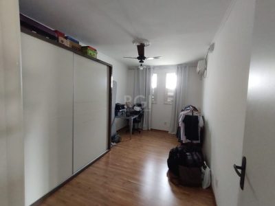 Casa à venda com 200m², 4 quartos, 1 suíte, 3 vagas no bairro Ipanema em Porto Alegre - Foto 14