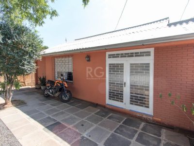 Casa à venda com 134m², 5 quartos, 5 vagas no bairro Santa Tereza em Porto Alegre - Foto 3