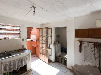 Casa à venda com 134m², 5 quartos, 5 vagas no bairro Santa Tereza em Porto Alegre - Foto 32