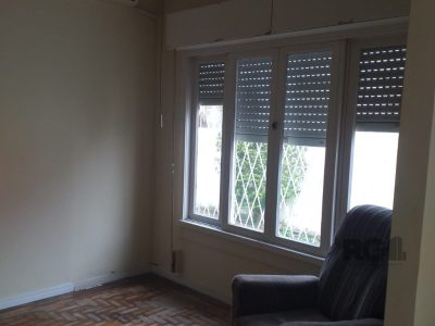 Casa à venda com 140m², 3 quartos, 3 vagas no bairro Azenha em Porto Alegre - Foto 13