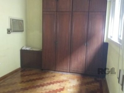 Casa à venda com 140m², 3 quartos, 3 vagas no bairro Azenha em Porto Alegre - Foto 17