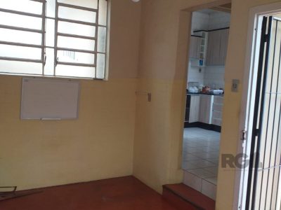 Casa à venda com 140m², 3 quartos, 3 vagas no bairro Azenha em Porto Alegre - Foto 23