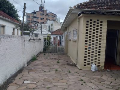 Casa à venda com 140m², 3 quartos, 3 vagas no bairro Azenha em Porto Alegre - Foto 3