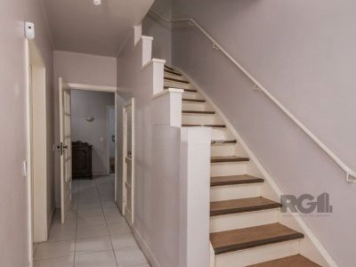 Casa à venda com 148m², 3 quartos, 1 suíte, 2 vagas no bairro Floresta em Porto Alegre - Foto 16