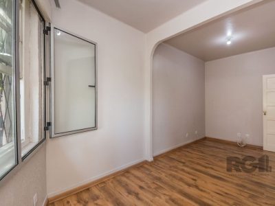 Casa à venda com 148m², 3 quartos, 1 suíte, 2 vagas no bairro Floresta em Porto Alegre - Foto 21