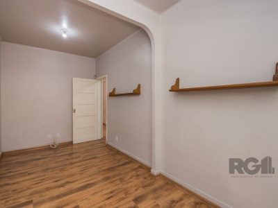 Casa à venda com 148m², 3 quartos, 1 suíte, 2 vagas no bairro Floresta em Porto Alegre - Foto 23