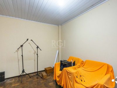 Casa à venda com 240m², 3 quartos, 1 suíte, 3 vagas no bairro Cristal em Porto Alegre - Foto 29