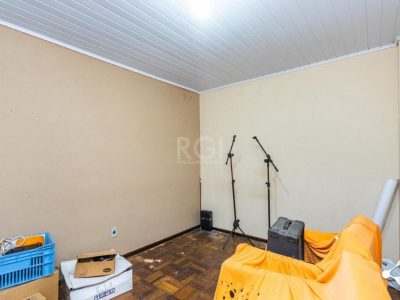 Casa à venda com 240m², 3 quartos, 1 suíte, 3 vagas no bairro Cristal em Porto Alegre - Foto 30