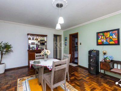 Casa à venda com 240m², 3 quartos, 1 suíte, 3 vagas no bairro Cristal em Porto Alegre - Foto 9