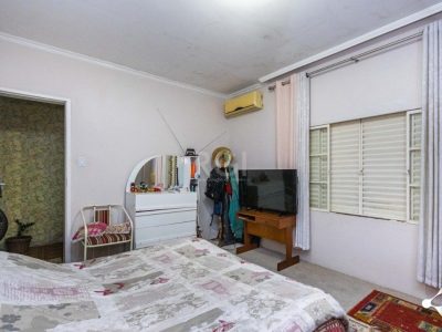 Casa à venda com 240m², 3 quartos, 1 suíte, 3 vagas no bairro Cristal em Porto Alegre - Foto 17