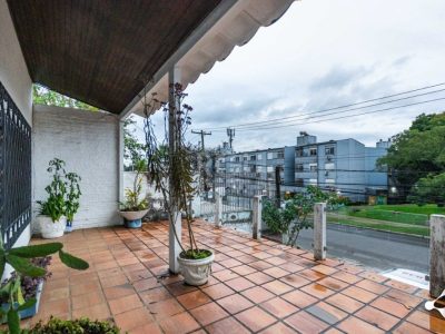 Casa à venda com 240m², 3 quartos, 1 suíte, 3 vagas no bairro Cristal em Porto Alegre - Foto 20