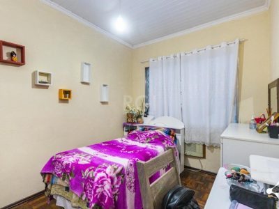 Casa à venda com 240m², 3 quartos, 1 suíte, 3 vagas no bairro Cristal em Porto Alegre - Foto 47