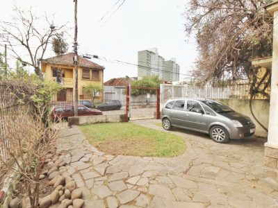 Casa à venda com 250m², 4 quartos, 3 vagas no bairro Glória em Porto Alegre - Foto 2