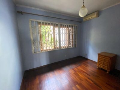 Casa à venda com 288m², 3 quartos, 1 suíte, 6 vagas no bairro Passo d'Areia em Porto Alegre - Foto 11