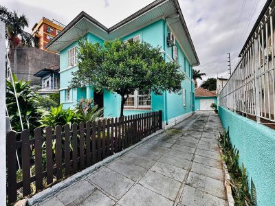 Casa à venda com 278m², 4 quartos, 10 vagas no bairro Floresta em Porto Alegre - Foto 17