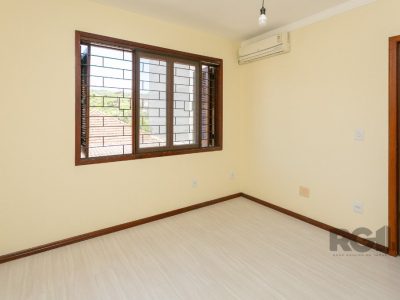 Casa à venda com 265m², 5 quartos, 1 suíte, 3 vagas no bairro Jardim Carvalho em Porto Alegre - Foto 24