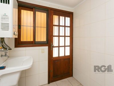 Casa à venda com 265m², 5 quartos, 1 suíte, 3 vagas no bairro Jardim Carvalho em Porto Alegre - Foto 39