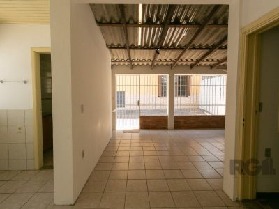 Casa à venda com 265m², 5 quartos, 1 suíte, 3 vagas no bairro Jardim Carvalho em Porto Alegre - Foto 57