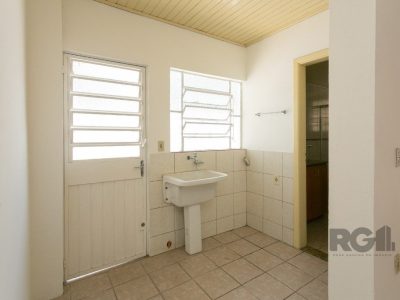 Casa à venda com 265m², 5 quartos, 1 suíte, 3 vagas no bairro Jardim Carvalho em Porto Alegre - Foto 58