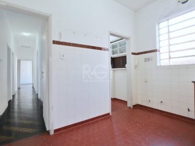 Casa à venda com 200m², 4 quartos, 4 vagas no bairro Medianeira em Porto Alegre - Foto 8