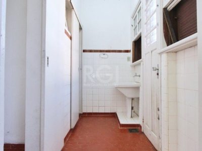 Casa à venda com 200m², 4 quartos, 4 vagas no bairro Medianeira em Porto Alegre - Foto 9