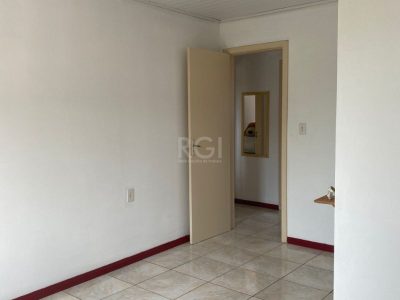 Casa à venda com 230m², 3 quartos, 1 suíte, 4 vagas no bairro Santa Tereza em Porto Alegre - Foto 8