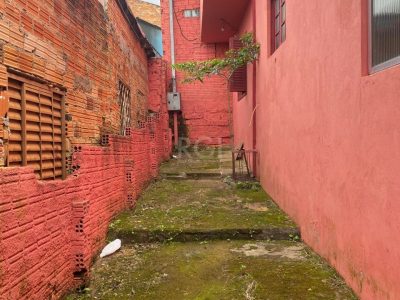 Casa à venda com 230m², 3 quartos, 1 suíte, 4 vagas no bairro Santa Tereza em Porto Alegre - Foto 41