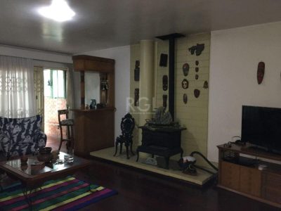 Casa à venda com 354m², 3 quartos, 2 suítes, 4 vagas no bairro Ipanema em Porto Alegre - Foto 3