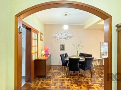 Casa à venda com 206m², 4 quartos, 1 suíte, 4 vagas no bairro Glória em Porto Alegre - Foto 29