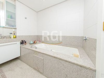 Apartamento à venda com 257m², 3 quartos, 3 suítes, 3 vagas no bairro Bela Vista em Porto Alegre - Foto 26