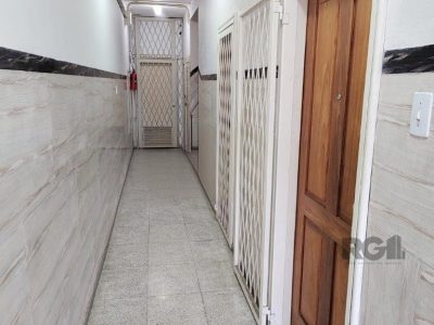 Apartamento à venda com 90m², 3 quartos, 1 suíte no bairro Rio Branco em Porto Alegre - Foto 2