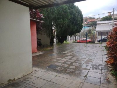 Casa à venda com 200m², 4 quartos, 4 vagas no bairro Tristeza em Porto Alegre - Foto 2