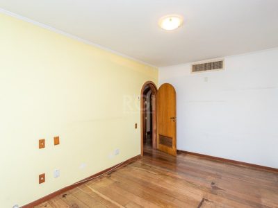 Apartamento à venda com 155m², 3 quartos, 1 suíte, 2 vagas no bairro Menino Deus em Porto Alegre - Foto 27