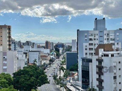 Apartamento à venda com 68m², 2 quartos, 1 suíte, 2 vagas no bairro Menino Deus em Porto Alegre - Foto 2