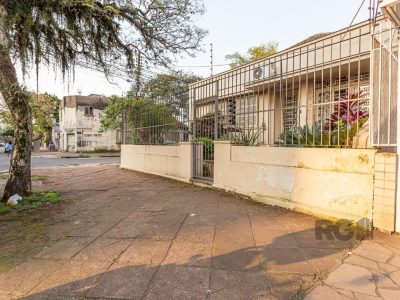 Casa à venda com 157m², 3 quartos, 1 vaga no bairro Floresta em Porto Alegre - Foto 23