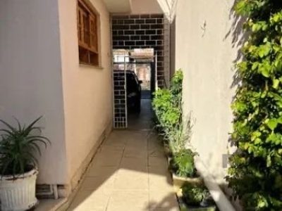 Casa à venda com 205m², 3 quartos, 1 suíte, 4 vagas no bairro Partenon em Porto Alegre - Foto 6