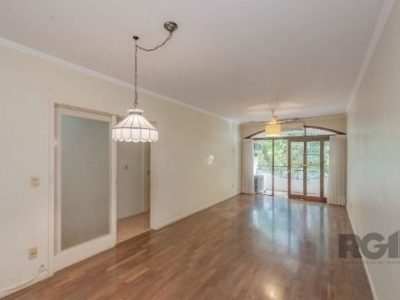 Apartamento à venda com 109m², 3 quartos, 1 suíte, 1 vaga no bairro Petrópolis em Porto Alegre - Foto 2