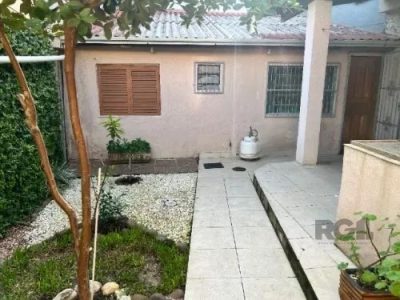 Casa à venda com 205m², 3 quartos, 1 suíte, 4 vagas no bairro Partenon em Porto Alegre - Foto 4