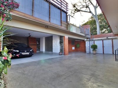 Casa à venda com 273m², 4 quartos, 1 suíte, 5 vagas no bairro Tristeza em Porto Alegre - Foto 6