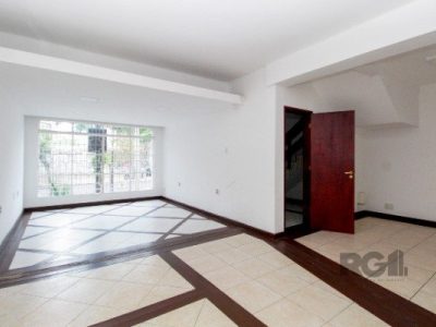 Casa à venda com 252m², 3 quartos, 1 suíte, 3 vagas no bairro Menino Deus em Porto Alegre - Foto 17