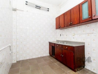 Casa à venda com 252m², 3 quartos, 1 suíte, 3 vagas no bairro Menino Deus em Porto Alegre - Foto 22