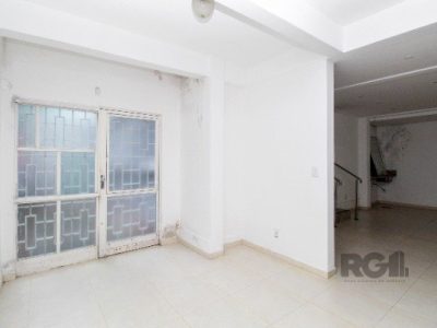 Casa à venda com 252m², 3 quartos, 1 suíte, 3 vagas no bairro Menino Deus em Porto Alegre - Foto 25